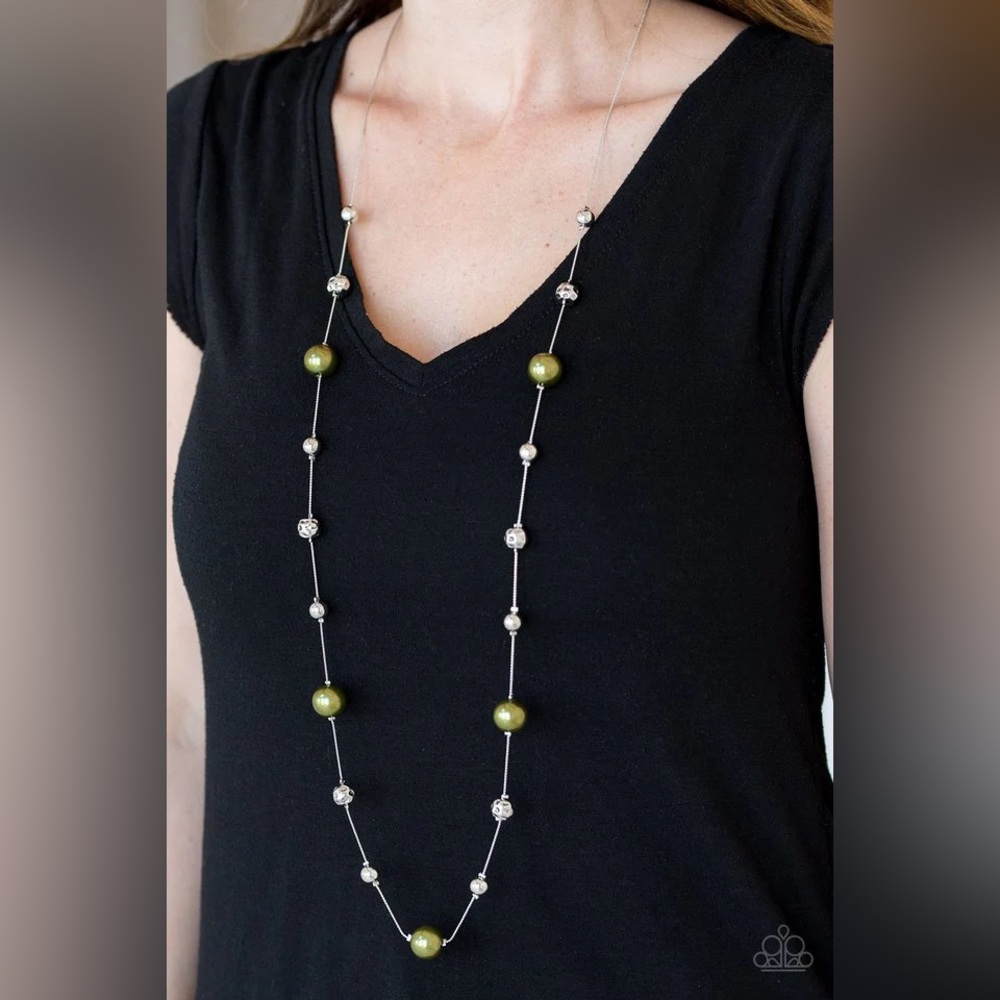 Paparazzi Jewelry - Eloquently eloquent green necklace - Vintage